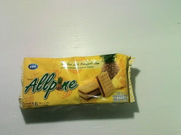 crackers with pineapple jam