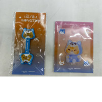 Set of 2 Rubber sign and stand in the shape of the character "Nong Sin". Set of 2 Rubber sign and stand in the shape of the character "Nong Sin".