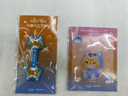 Set of 2 Rubber sign and stand in the shape of the character "Nong Sin". Set of 2 Rubber sign and stand in the shape of the character "Nong Sin".