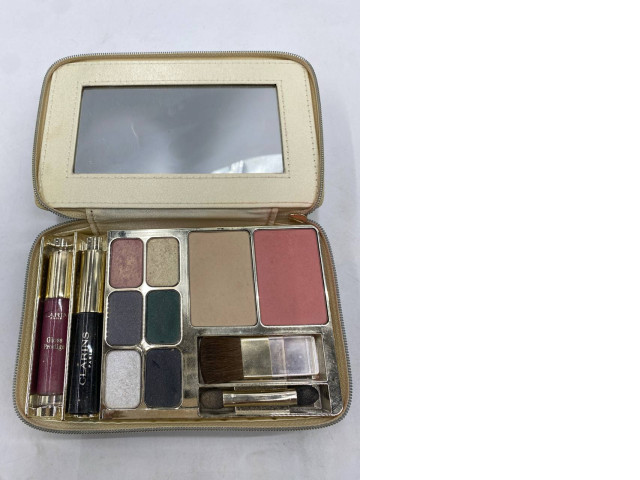 Clarins Travel Exclusive Make-Up Palette. Clarins Travel Exclusive Make-Up Palette.