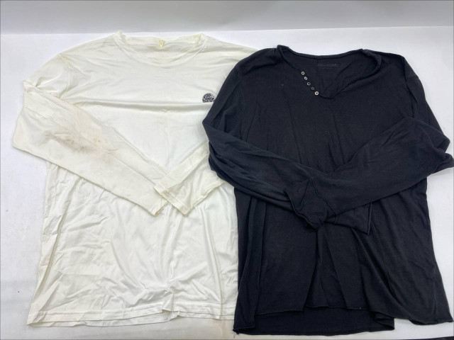 Set of 2 Men's long-sleeved crew neck t-shirt in black and white. Set of 2 Men's long-sleeved crew neck t-shirt in black and white.