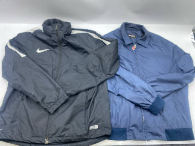 Set of 2 Long-sleeved sweatshirt with a full-length zipper. Set of 2 Long-sleeved sweatshirt with a full-length zipper.