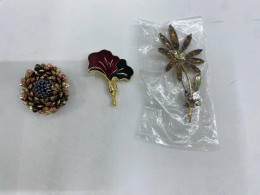Set of 3 Floral brooch Set of 3 Floral brooch