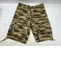 Men's three-quarter length trousers, camouflage pattern.
