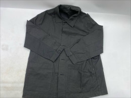 Black long-sleeved shirt Black long-sleeved shirt