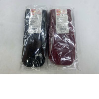 Set of 2 Uniqlo WOMEN HEATTECH lined mittens in black and red. Set of 2 Uniqlo WOMEN HEATTECH lined mittens in black and red.