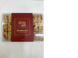 Crispy noodles cooked over charcoal, "Phongsri" brand.