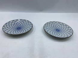 Set of 2 White Japanese glass plate with blue patterns. Set of 2 White Japanese glass plate with blue patterns.