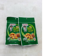 Set of 2 Koh-Kae Peanuts Chicken Flavour Coated snacks. 65g 