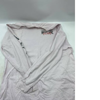 White long-sleeved crew neck shirt