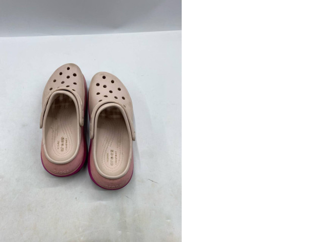 Crocs Mega Crush sandals in pink. Crocs Mega Crush sandals in pink.