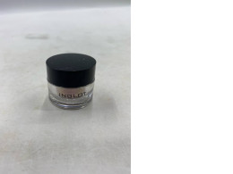 AMC Pure Pigment finely milled eyeshadow.
