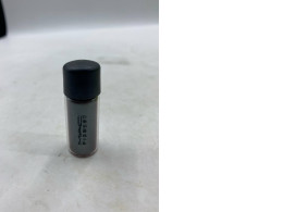 MAC Pigment Colour Loose Powder in Soft Wash Grey