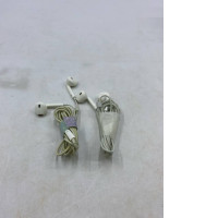 Set of 2 wired headphones