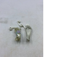 Set of 2 wired headphones