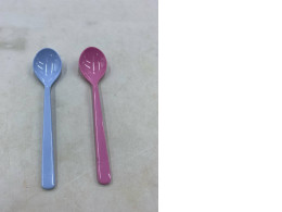 Set of 2 plastic spoon Set of 2 plastic spoon