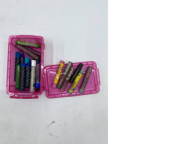 set of 17 Oil Pastels set of 17 Oil Pastels