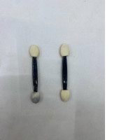 set of 2 Sponge-tipped brush for applying eyeshadow.