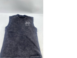 Sleeveless shirt Sleeveless shirt