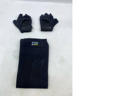 set of 2 exercise gloves