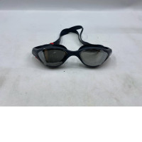 Swimming goggles
