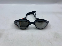 Swimming goggles