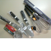 Kitchen set: 2 large whisks, 3 iron spatulas, 1 sieve, 1 garlic grater