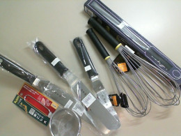 Kitchen set: 2 large whisks, 3 iron spatulas, 1 sieve, 1 garlic grater