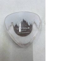  L'Etoile Makeup mono eyeshadow.