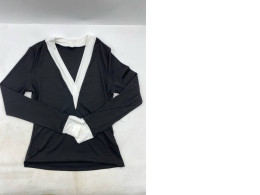 Black long-sleeved V-neck shirt Black long-sleeved V-neck shirt