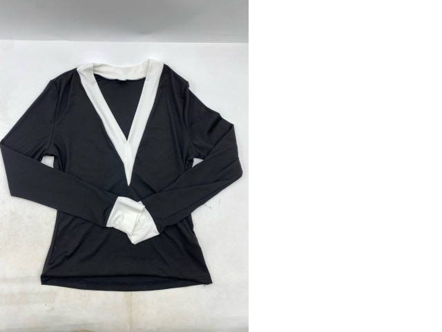 Black long-sleeved V-neck shirt Black long-sleeved V-neck shirt