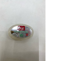 small container of SPLAT Natural Floss dental floss, specifically the coconut-flavored variant. small container of SPLAT Natural Floss dental floss, specifically the coconut-flavored variant.
