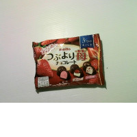 Strawberry Milk Chocolate Chip Cookies from Meito