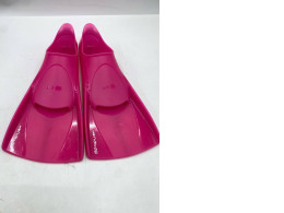 Nabaiji Silifins short pink swim fins.