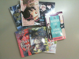 A set of 7 small comic books