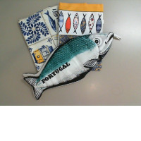 Set of 2 kitchen towels + 1 potholder