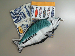 Set of 2 kitchen towels + 1 potholder Set of 2 kitchen towels + 1 potholder