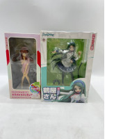 Set of 2 Japanese figures