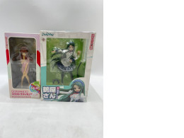 Set of 2 Japanese figures Set of 2 Japanese figures