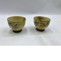 The Yunomi, a Japanese-style glass teacup, features patterns created by applying iron oxide powder to an ash glaze.