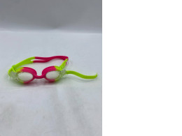 Swimming goggles