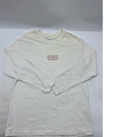 White long-sleeved crew neck shirt