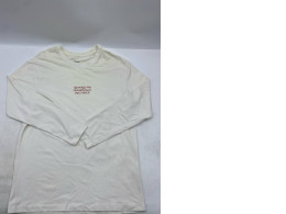 White long-sleeved crew neck shirt