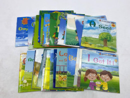 Set of 26 small children's reading books, likely part of an English words learning or phonics program. Set of 26 small children's reading books, likely part of an English words learning or phonics program.