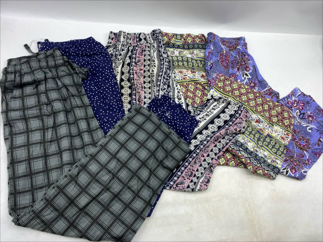 Set of 5 Women's patterned trousers. Set of 5 Women's patterned trousers.