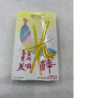  Qomoizi banana-flavored chocolate-flavored biscuit sticks.