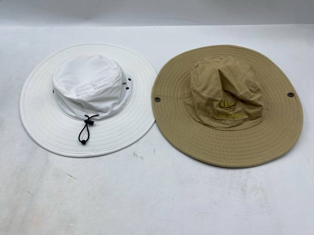 Set of 2 White and brown wide-brimmed camping hats. Set of 2 White and brown wide-brimmed camping hats.
