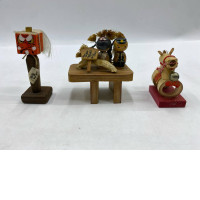 set of 3 Kokeshi dolls are ancient Japanese folk art toys and collectibles.