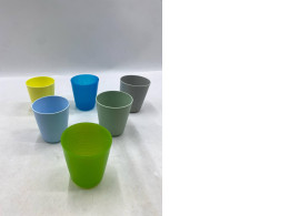 Set of 6 plastic drinking cups