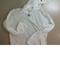 Long-sleeved sweatshirt with a hood